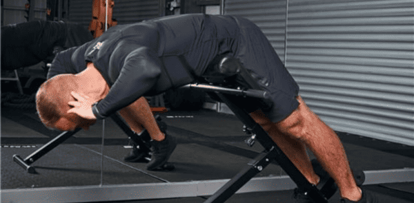 Hyperextension Bench vs Roman Chair: Apa Perbedaannya?