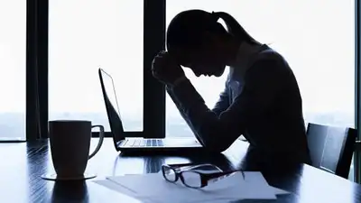 5 Cara Menghadapi Depresi di Tempat Kerja