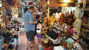 Eksplorasi Pasar Tradisional Kamboja: Surga Belanja di Phnom Penh