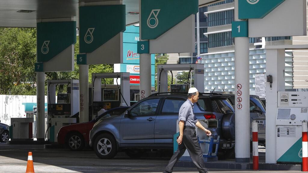 Menilik Kebijakan Otomotif Malaysia: Pajak Mobil Murah dan Harga Bensin Terjangkau